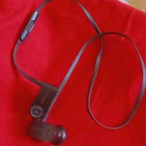 (Powerbeats 3) wireless. earbud. headphones. All black, Bluetooth capability.